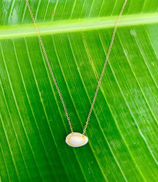 Necklace•Cowrie Shell•White